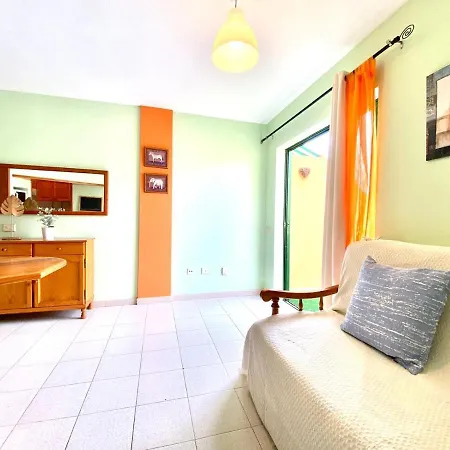 Apartamento Vista A La Piscina, Cerca De Playa, Tenerife Sur Costa Del Silencio