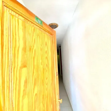 Apartamento Vista A La Piscina, Cerca De Playa, Tenerife Sur *